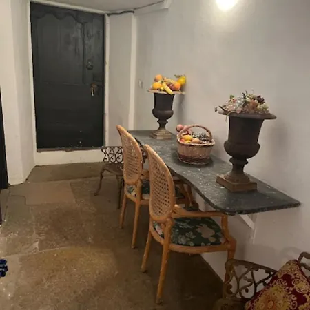 Grand De Charme Avec Parking Prive Appartement
