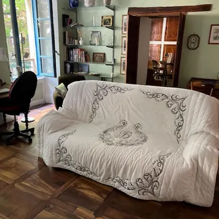 Appartement Grand De Charme Avec Parking Prive