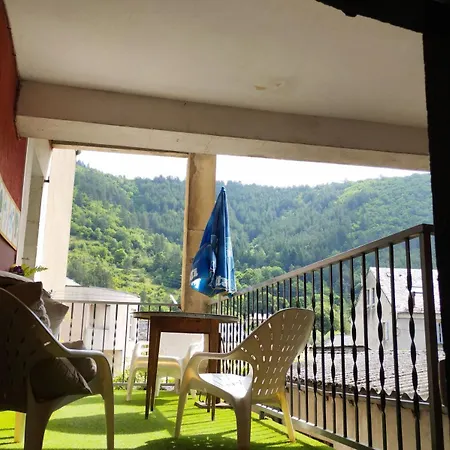 Appartement Grand De Charme Avec Parking Prive