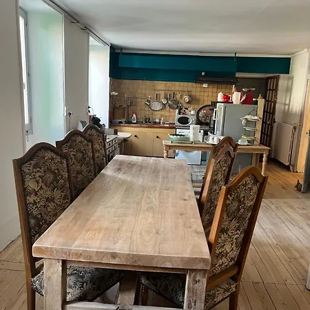Grand De Charme Avec Parking Privé Apartamento Florac