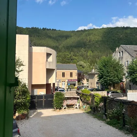 Grand De Charme Avec Parking Privé Apartamento Florac