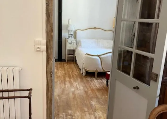 Grand De Charme Avec Parking Prive Florac